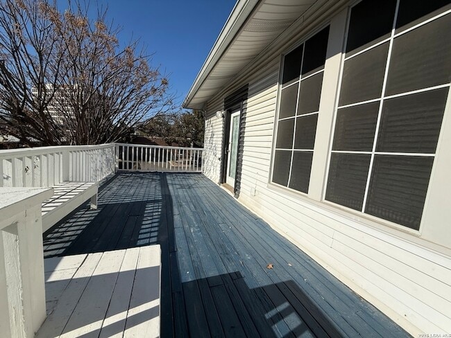 1207 McCullough Ave in San Antonio, TX - Foto de edificio - Building Photo