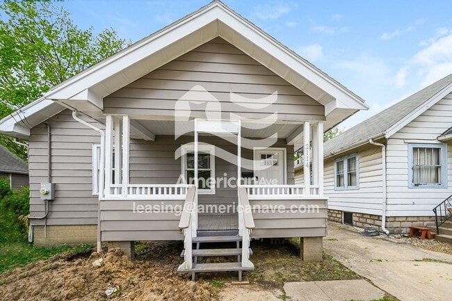 2114 W Callender Ave in West Peoria, IL - Building Photo - Building Photo