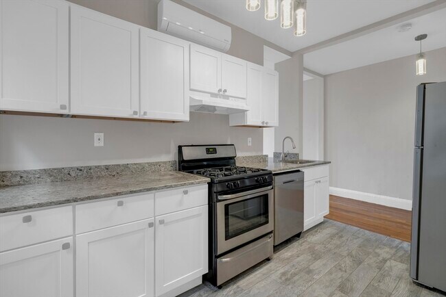 324 Summit Ave, Unit #302 in Boston, MA - Building Photo - Building Photo