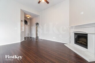 1101 Vista View Dr in Burleson, TX - Foto de edificio - Building Photo