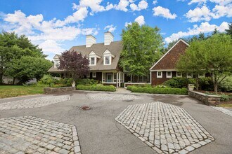 556 Riversville Rd in Greenwich, CT - Building Photo - Building Photo