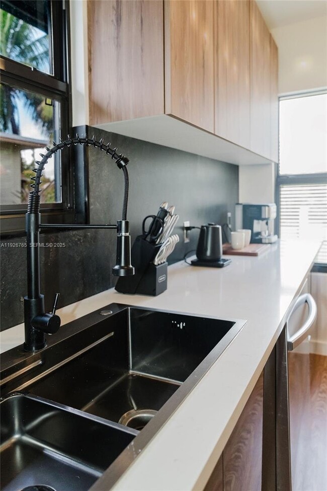 1040 NW 120th St in North Miami, FL - Building Photo - Building Photo