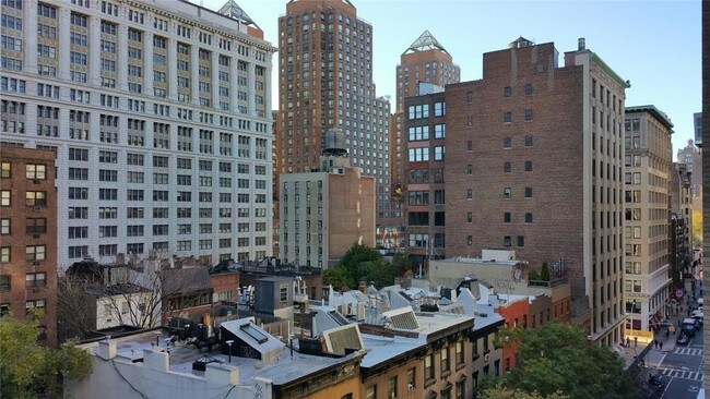 145 E 16th St-Unit -10e in New York, NY - Building Photo - Building Photo