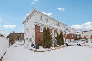 10 Millo Pl, Unit 10 in Little Ferry, NJ - Building Photo