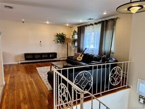 6 Fairway Dr in Old Bethpage, NY - Building Photo - Building Photo