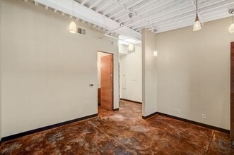 701 Shadow Ln in Las Vegas, NV - Building Photo - Building Photo