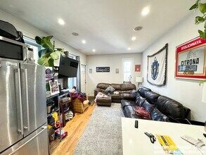 7 Grant St, Unit #1 in Boston, MA - Building Photo - Building Photo