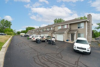 Lake Owasso Townhomes in Shoreview, MN - Building Photo - Building Photo