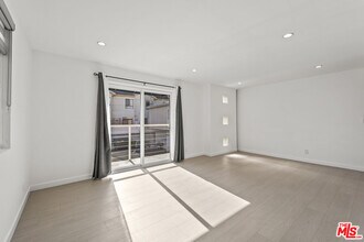 712 Pacific St in Santa Monica, CA - Foto de edificio - Building Photo