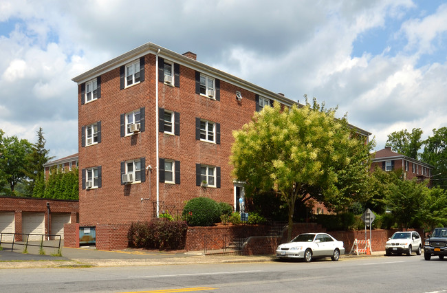 Patricia Apartments in Larchmont, NY - Foto de edificio - Building Photo