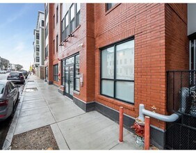 45 L St-Unit -11 in Boston, MA - Foto de edificio - Building Photo