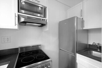 24 5th Ave in New York, NY - Building Photo - Building Photo