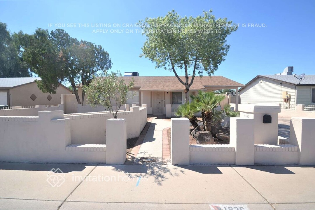 1826 N 72nd Ln in Phoenix, AZ - Foto de edificio