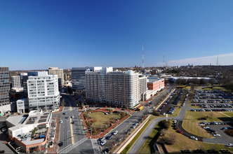 5500 Friendship Blvd, Unit 2106n in Chevy Chase, MD - Foto de edificio - Building Photo