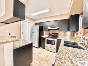 6744 Central Blvd in Brownsville, TX - Foto de edificio - Building Photo