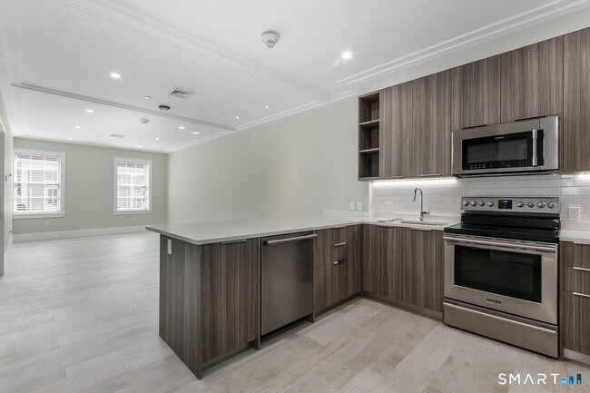 1990 Bronson Rd in Fairfield, CT - Building Photo - Building Photo