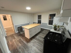 661 Millbury St in Worcester, MA - Foto de edificio - Building Photo