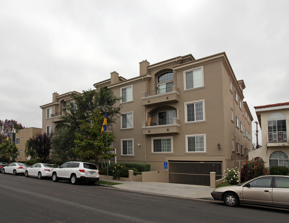 1725 Butler Ave in Los Angeles, CA - Foto de edificio