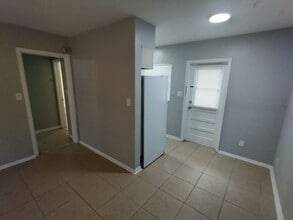 419 Pineapple St in Tarpon Springs, FL - Building Photo - Building Photo