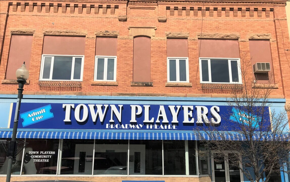 5 S Broadway in Watertown, SD - Building Photo