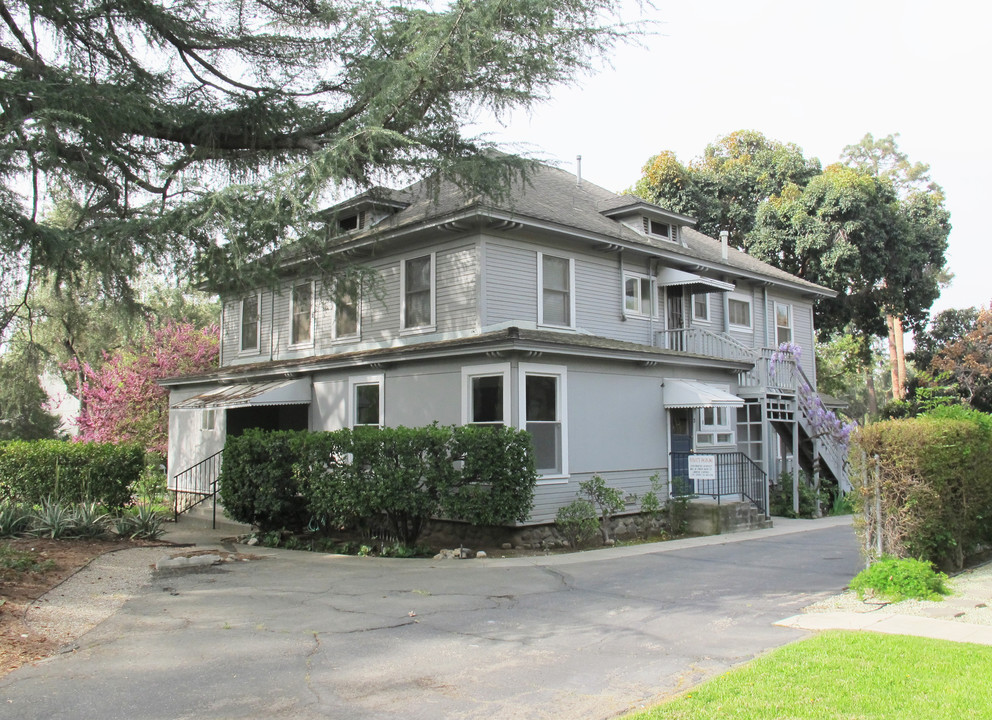 709 N College Ave in Claremont, CA - Foto de edificio