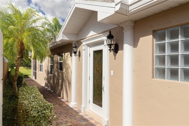 5009 Corsica Square in Vero Beach, FL - Building Photo - Building Photo