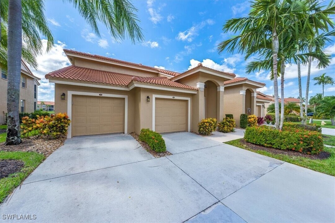 2540 Aspen Creek Ln in Naples, FL - Building Photo