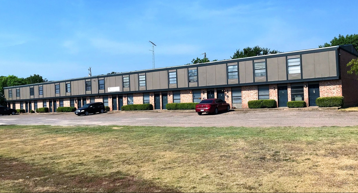 Crawford Landing Apartments in Crawford, TX - Building Photo