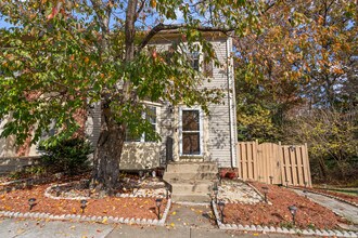 7417 Wilma Ln in Lorton, VA - Building Photo - Building Photo