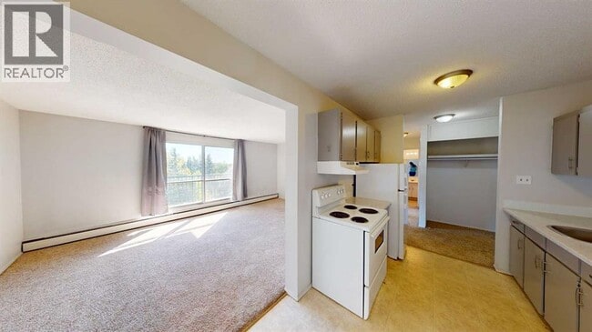 10505-10103 103 St in Grande Prairie, AB - Building Photo - Building Photo