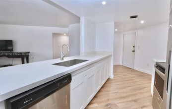 21075 NE 34th Ave, Unit 205 in Aventura, FL - Building Photo - Building Photo
