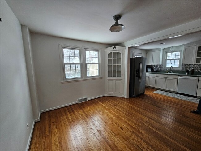 property at 940 S Grosvenor Rd