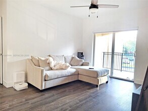 101 SW 117th Ave in Pembroke Pines, FL - Building Photo - Building Photo