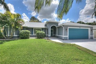 562 Rolling Hill Dr in Sebastian, FL - Building Photo