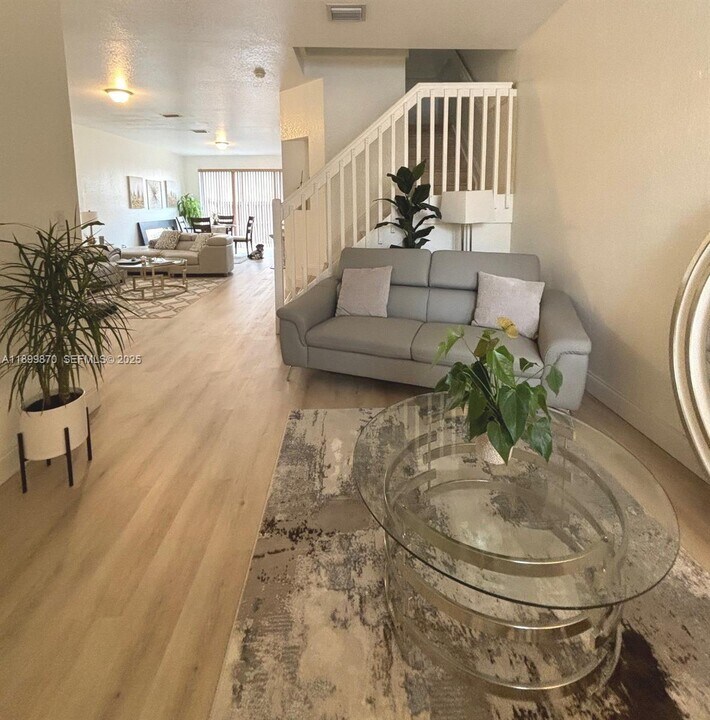 12515 SW 124th Path in Miami, FL - Building Photo