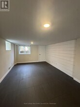 40 Bond St in Oakville, ON - Building Photo - Building Photo