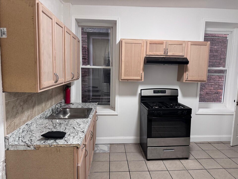 373 Morris Ave, Unit 2 in Newark, NJ - Building Photo