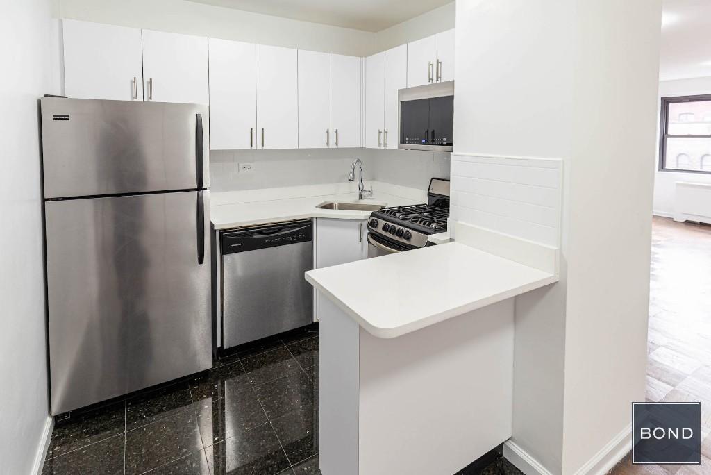 145 E 16th St in New York, NY - Building Photo
