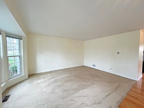 6146 Golfview Dr in Gurnee, IL - Building Photo - Building Photo