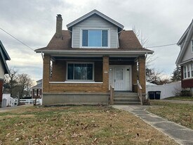 4131 St Martins Pl in Cincinnati, OH - Building Photo