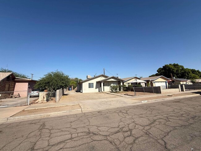 140 N 16th Ave in Yuma, AZ - Building Photo - Building Photo