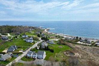 42 Washington Rd, Unit 1 in Rye, NH - Foto de edificio - Building Photo