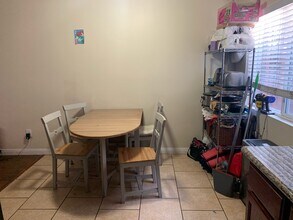 1135 W 39th Pl, Unit 1135 in Los Angeles, CA - Building Photo - Building Photo