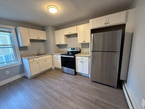 36 Oak St, Unit 2 in Plymouth, MA - Building Photo - Building Photo