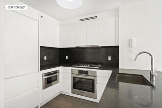 385 1st Ave in New York, NY - Building Photo - Building Photo