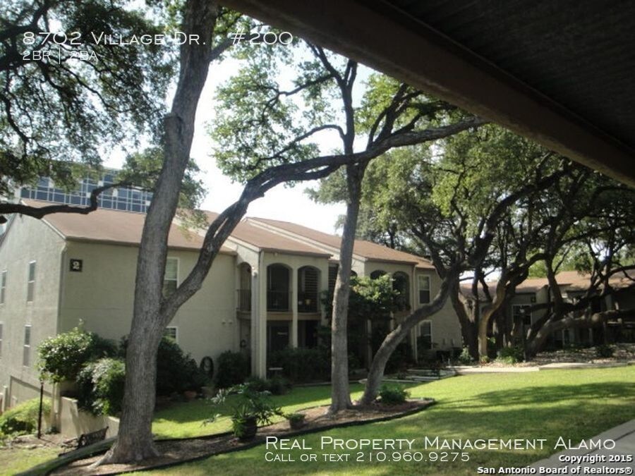 8702 Village Dr-Unit -#200 in San Antonio, TX - Building Photo