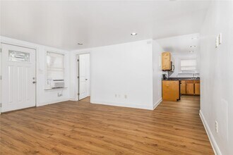 1614 Ave N Ursuline St in Galveston, TX - Building Photo - Building Photo