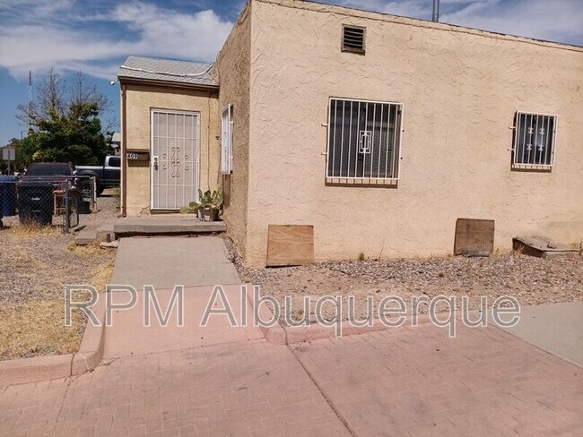 property at 409 Yale Blvd SE