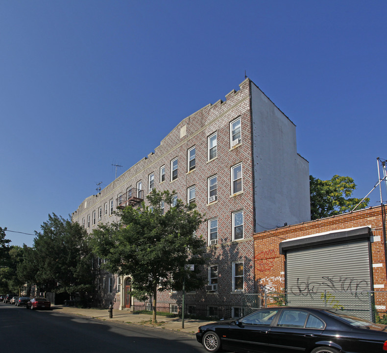 Leonard Court in Brooklyn, NY - Foto de edificio