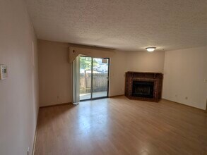 2163 Hedgerow Rd, Unit D in Columbus, OH - Building Photo - Building Photo